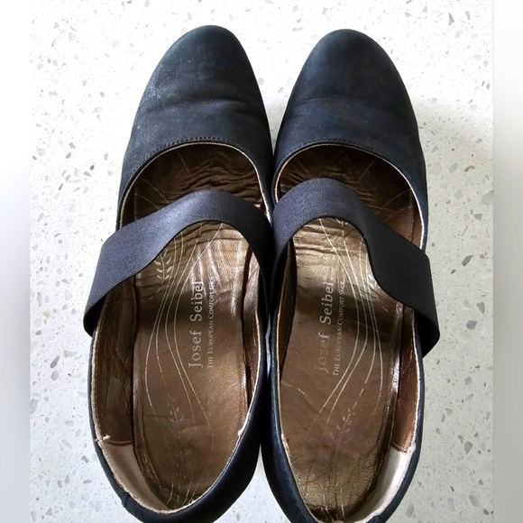 Josef Seibel Black Mary Jane Pumps sz 9-9.5 (40) - Picture 2 of 13